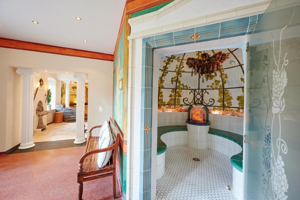 Weinromantikhotel Richtershof Mulheim an der Mosel Bagian luar foto