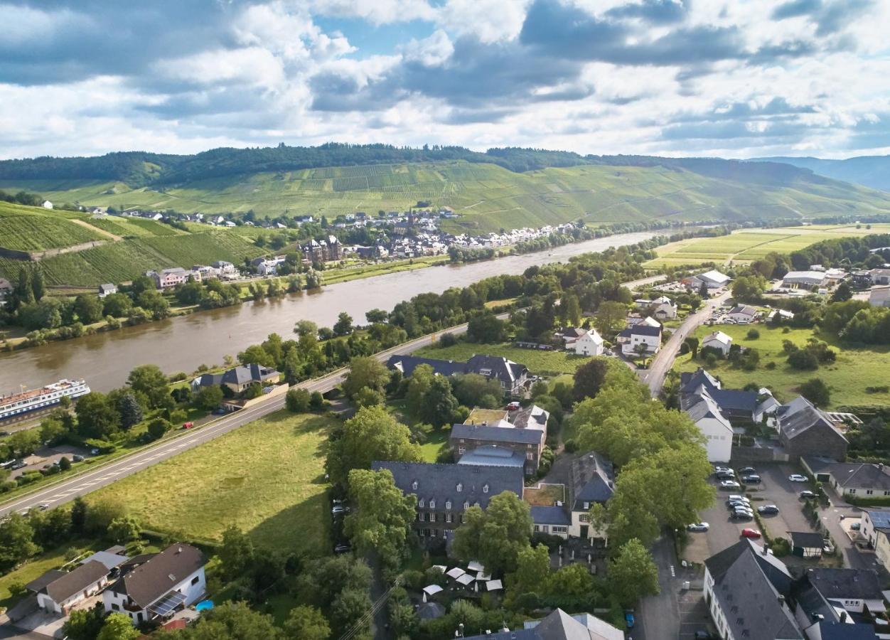 Weinromantikhotel Richtershof Mulheim an der Mosel Bagian luar foto
