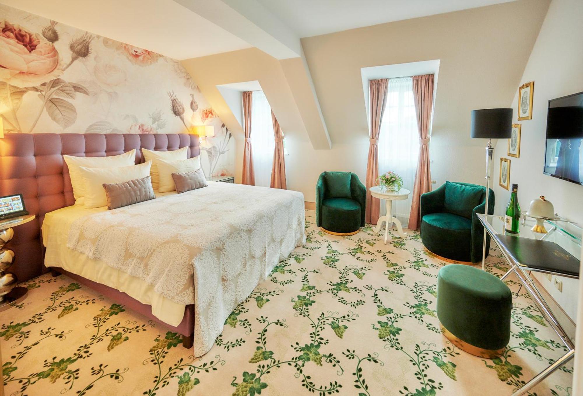 Weinromantikhotel Richtershof Mulheim an der Mosel Bagian luar foto